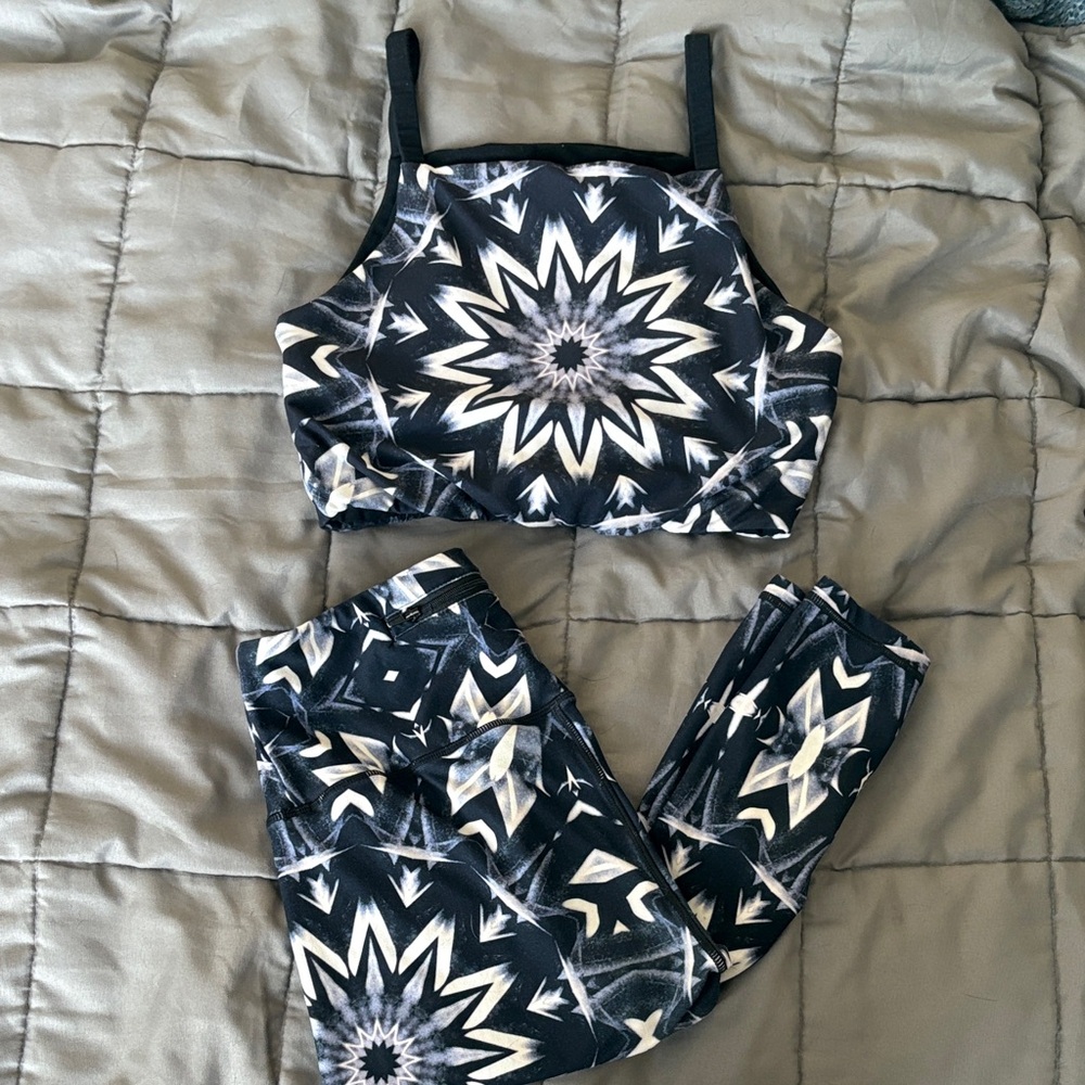 Wolven Raina Print Geometric Black and Gray Leggings and Top